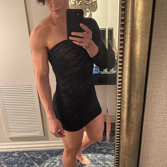 Meet your Posher, Carlee - Picture 1 of 1